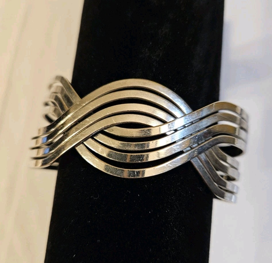 Fashion Silvertone Everyday Wear Cuff Bangle Bracelet Pre-owned