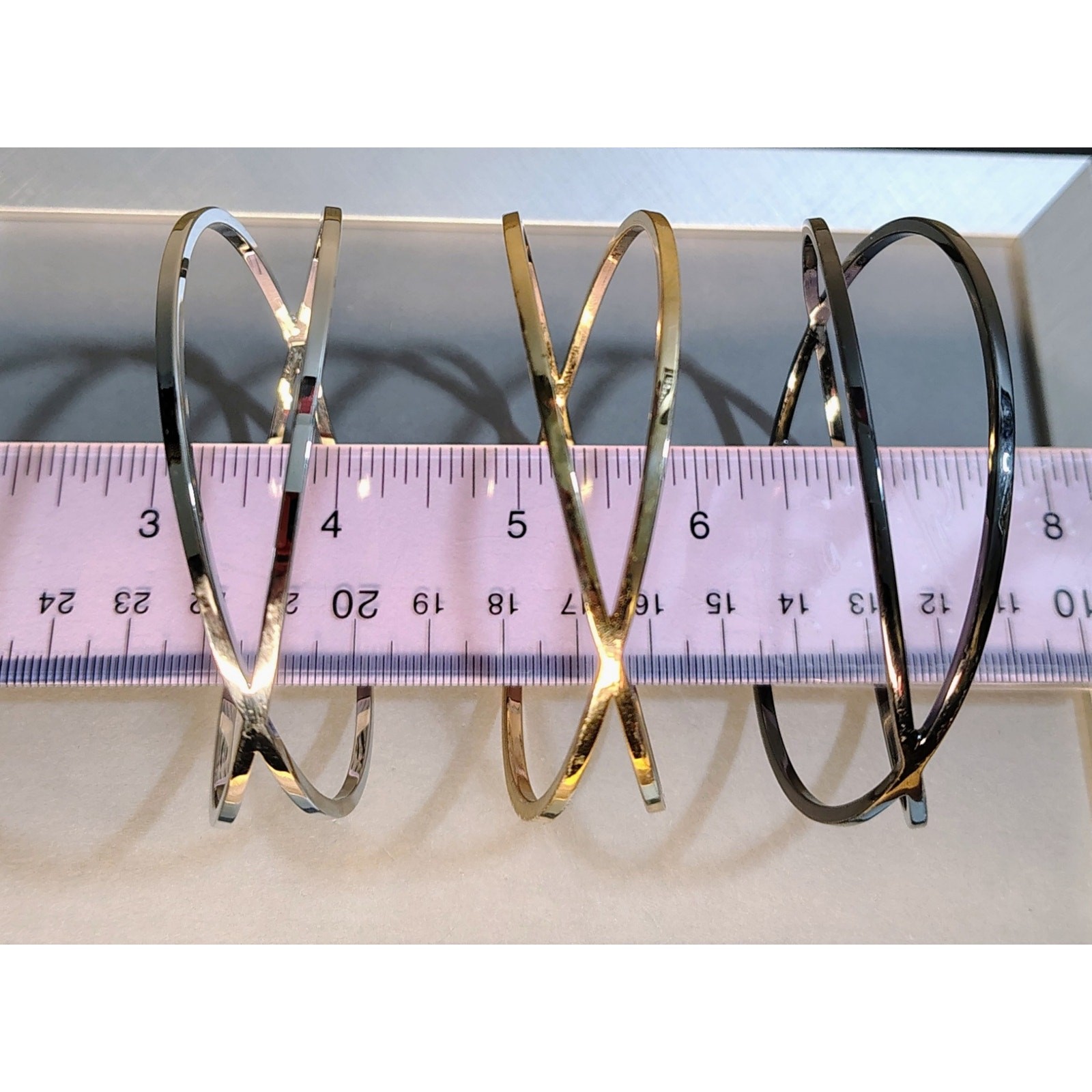BEAUTIFUL PREMIER DESIGNS TRI-COLOR BANGLE SET – GOLD-SILVER-HEMATITE PLATED