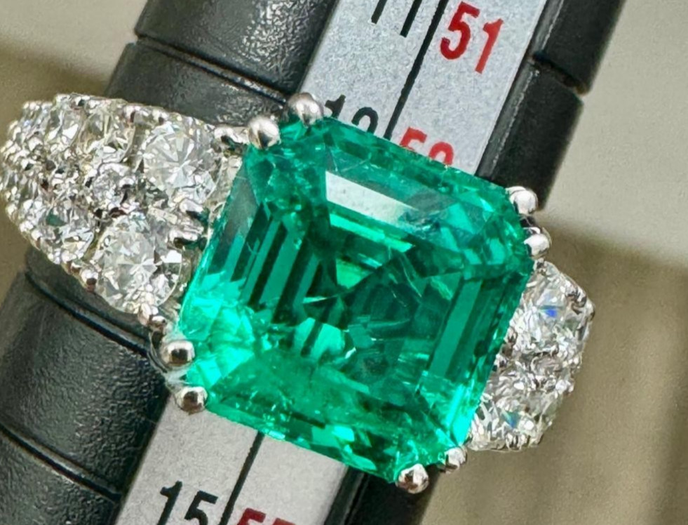 Cert 5.06 CT Emerald & Natural Diamond Engagement Ring 18K White Gold