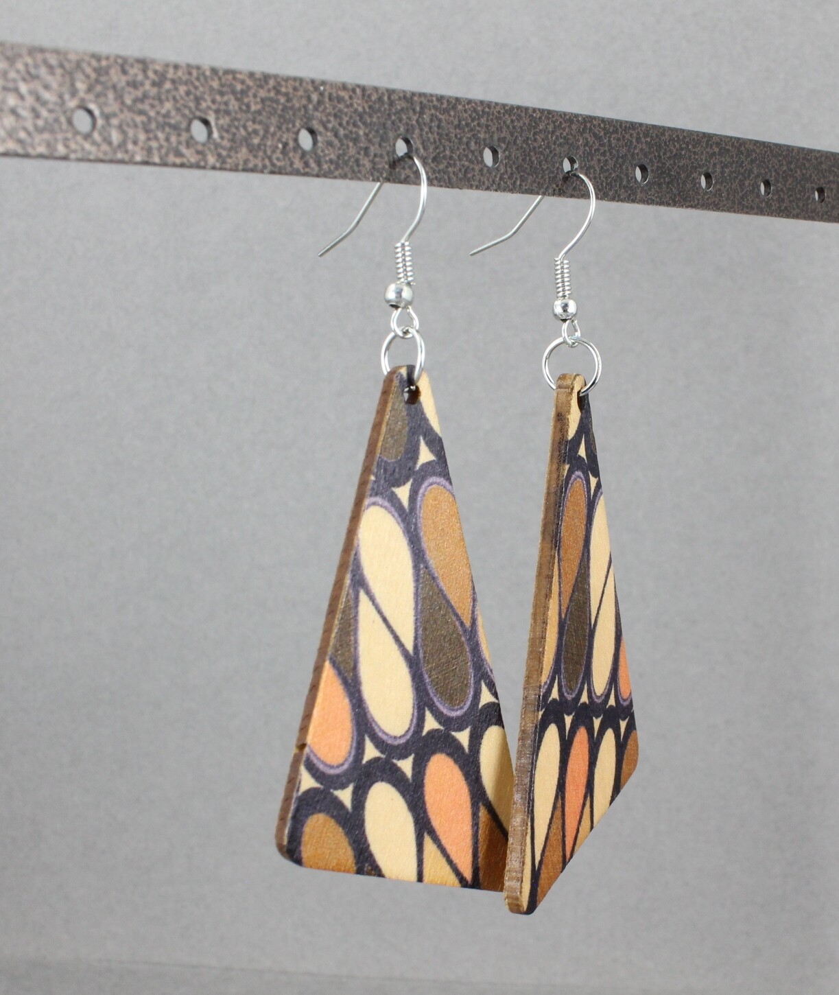 Brown Beige retro pattern earrings 70s look lightweight wood dangle 3 3/8″ long