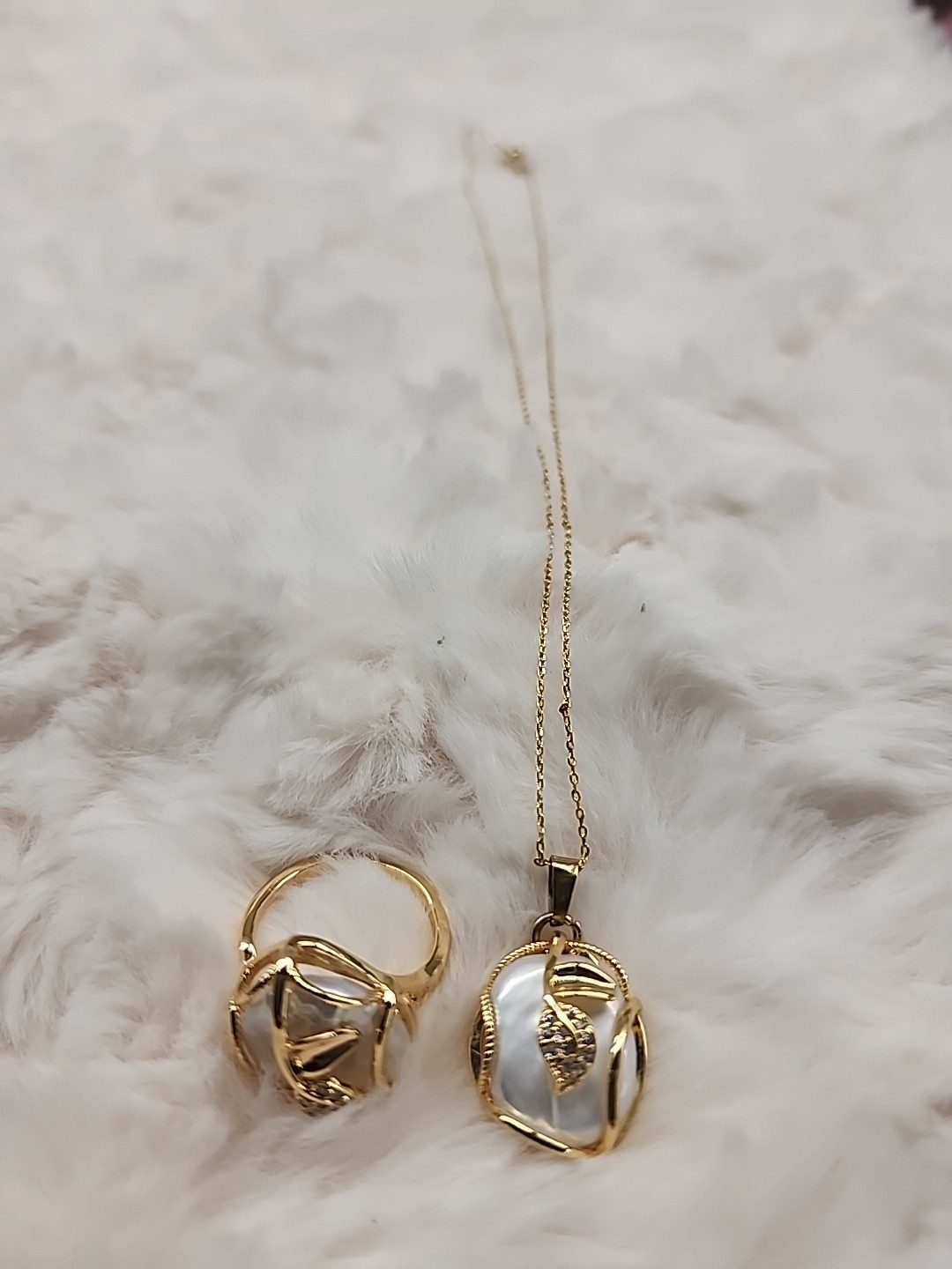 Philippines Fresh Water Peal Gold Tone Pendant Necklace With Matching Ring