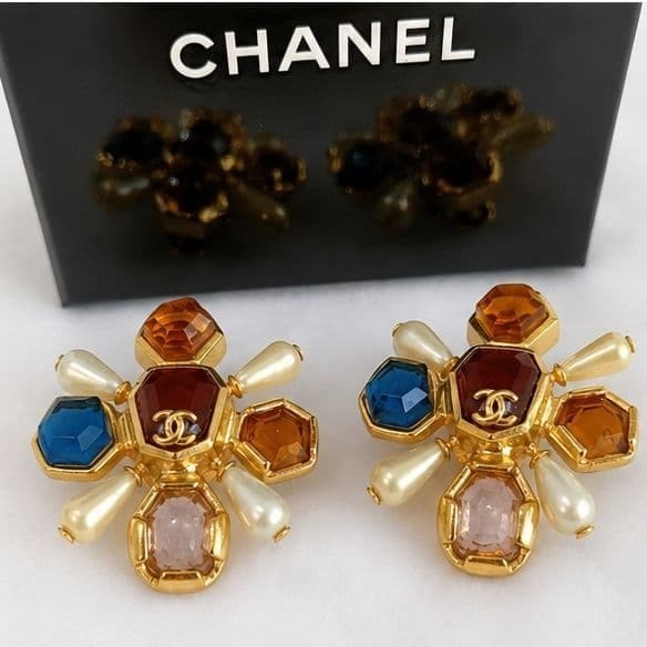 CHANEL 01A Coco Mark CC Multicolored Gripoix and Faux Pearl Earring No Box