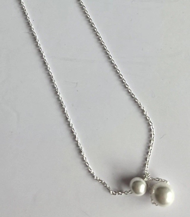 Elegant Faux Pearl Minimalist Necklace In Silver Tone- Very Good Condition