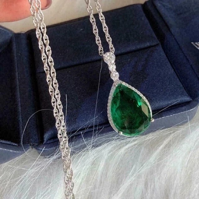 2CT Pear Cut Simulated Green Emerald Women Chain Pendant 14K White Gold Plated