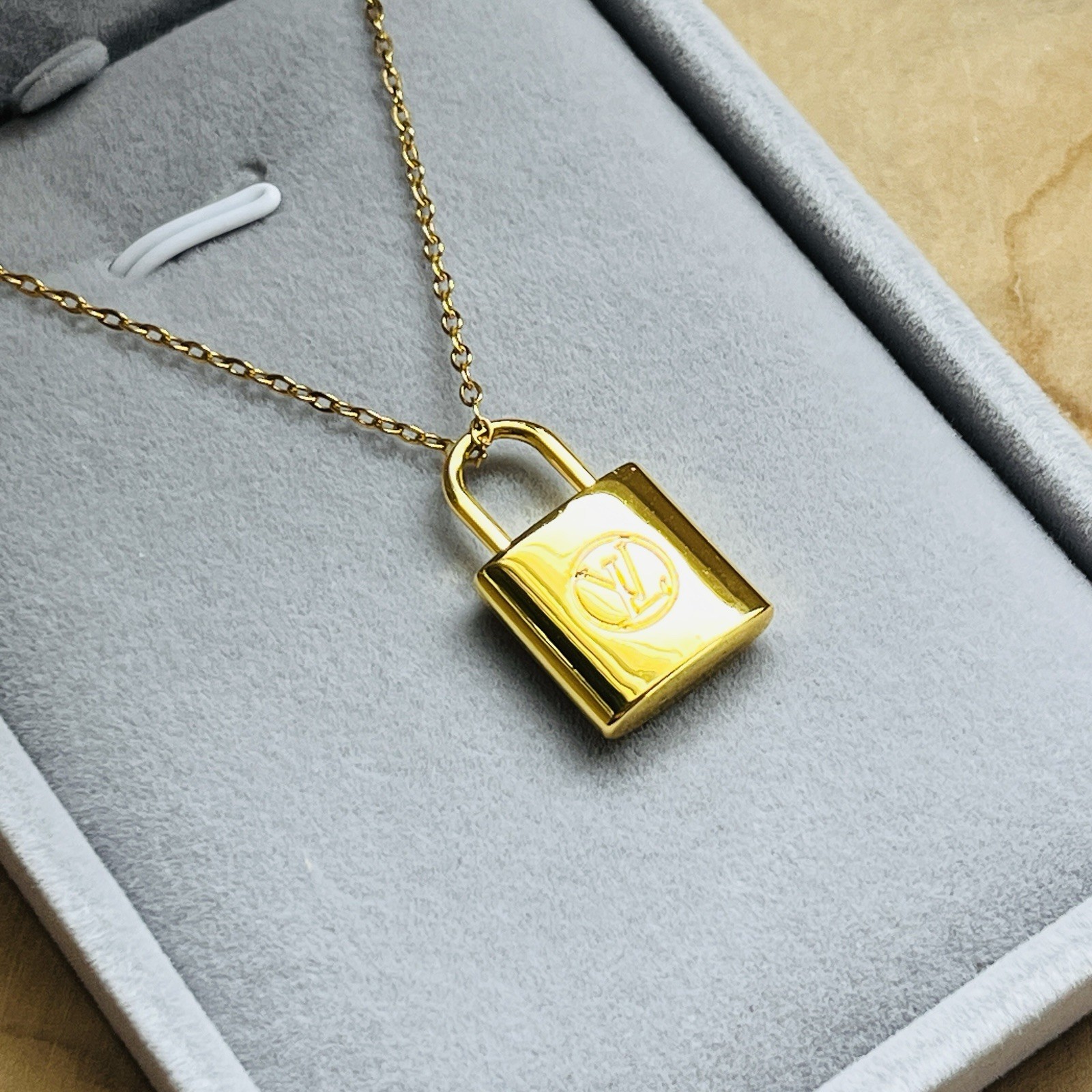 New Gold Tone Padlock Lock Charm Pendant Necklace 17” Chain w/ Gift Box