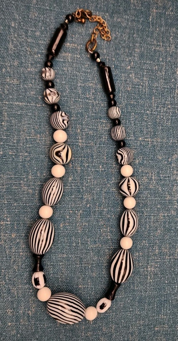 Black And White Swirl Beaded Necklace 18 Inches
