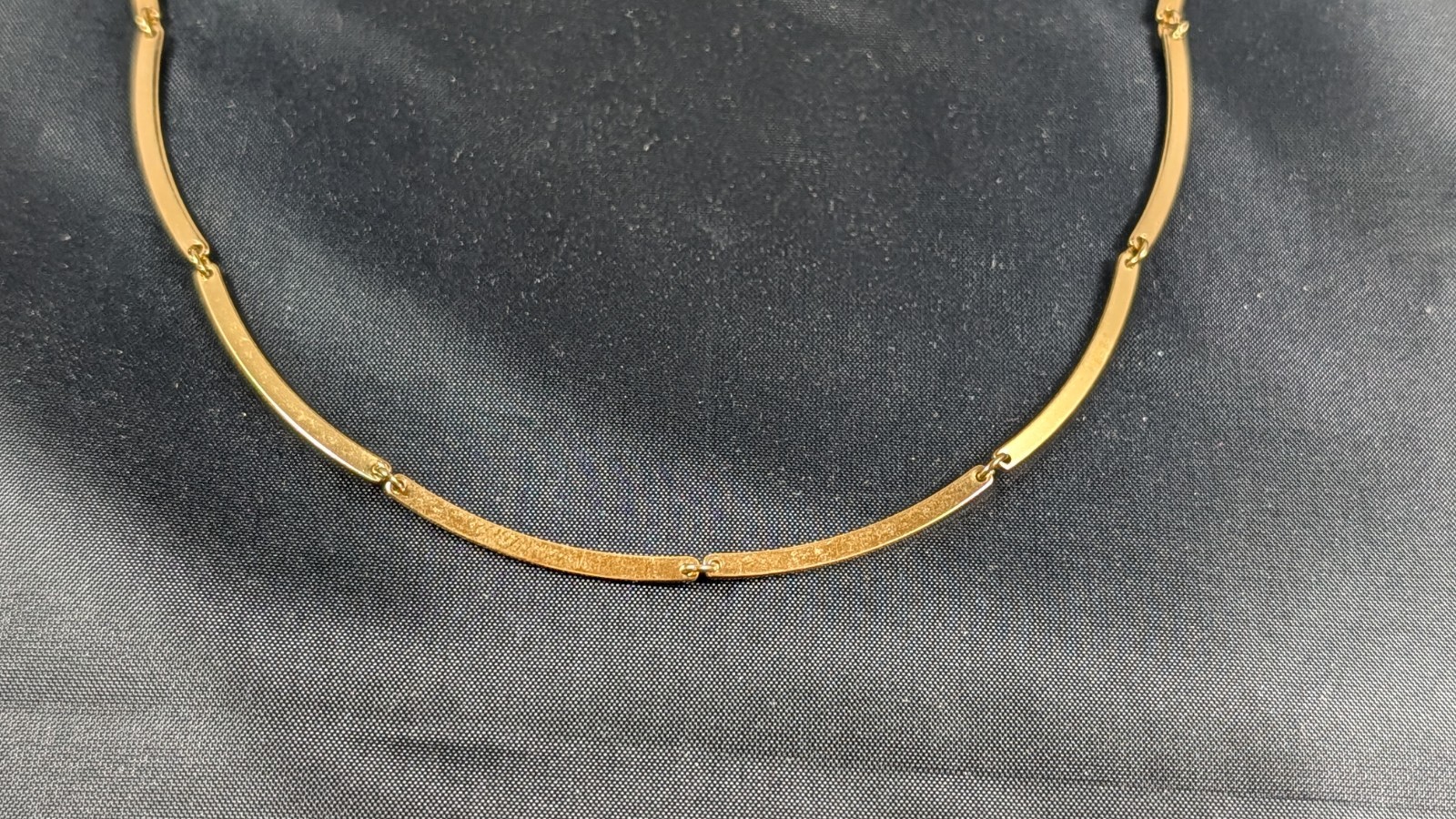 Gold Tone Bar Link Necklace Textured Center Minimalist 18in