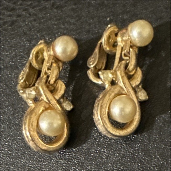 Gold Tone Cream Imitation Pearl Teardrop Clip-On Dangle Drop Earrings