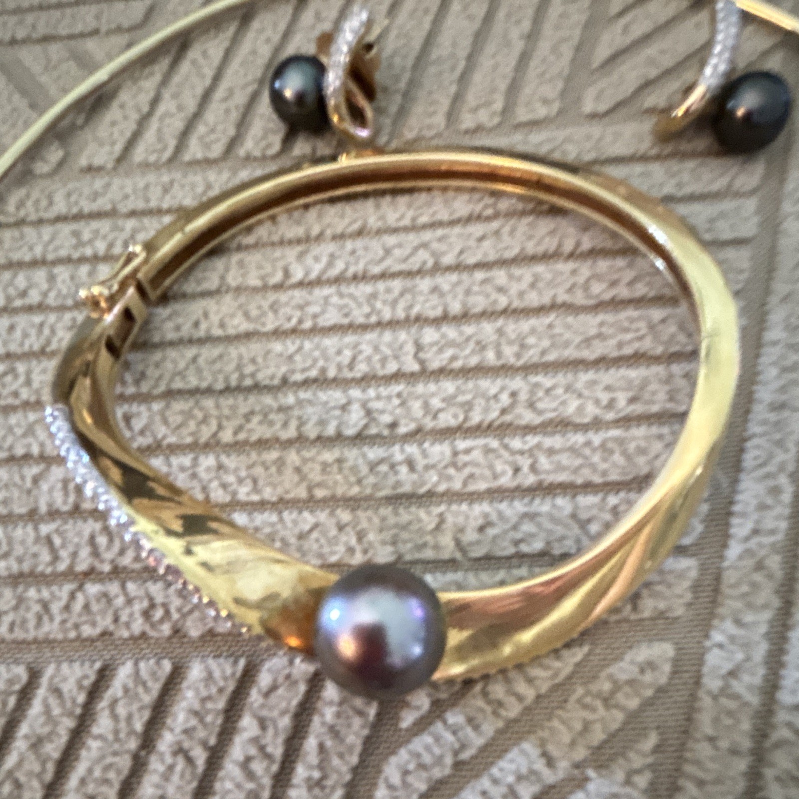 Gold Tone Black Round Pearl Necklace Bracelet & Earrings Jewelry Set