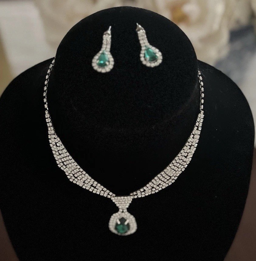 Green Clear Crystal Rhinestone Silver Tone Pendant Necklace Earring Set