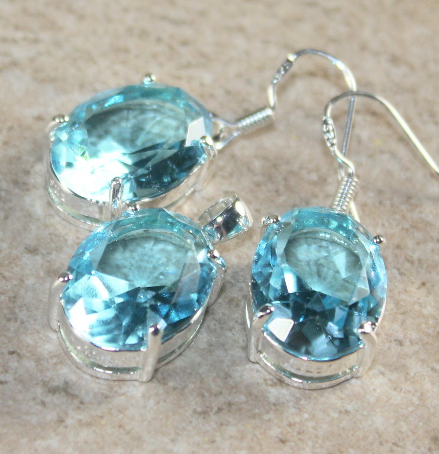 SILVER Elegant Sky Blue Topaz Oval Pendant & Earrings Set WP20201