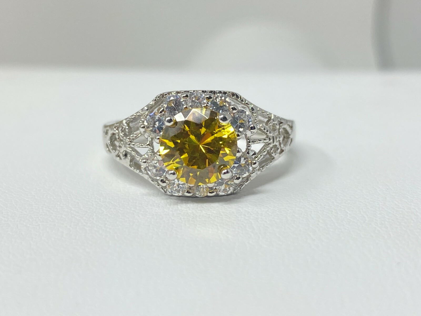 Gorgeous Silvertone Yellow & Clear Crystal Cocktail Fashion Ring Size 9.75