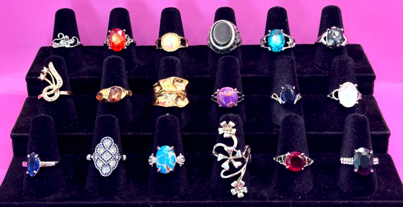 Lot 18 Fashion Rings Sizes 7 to 7.5 Contemporary R-36
