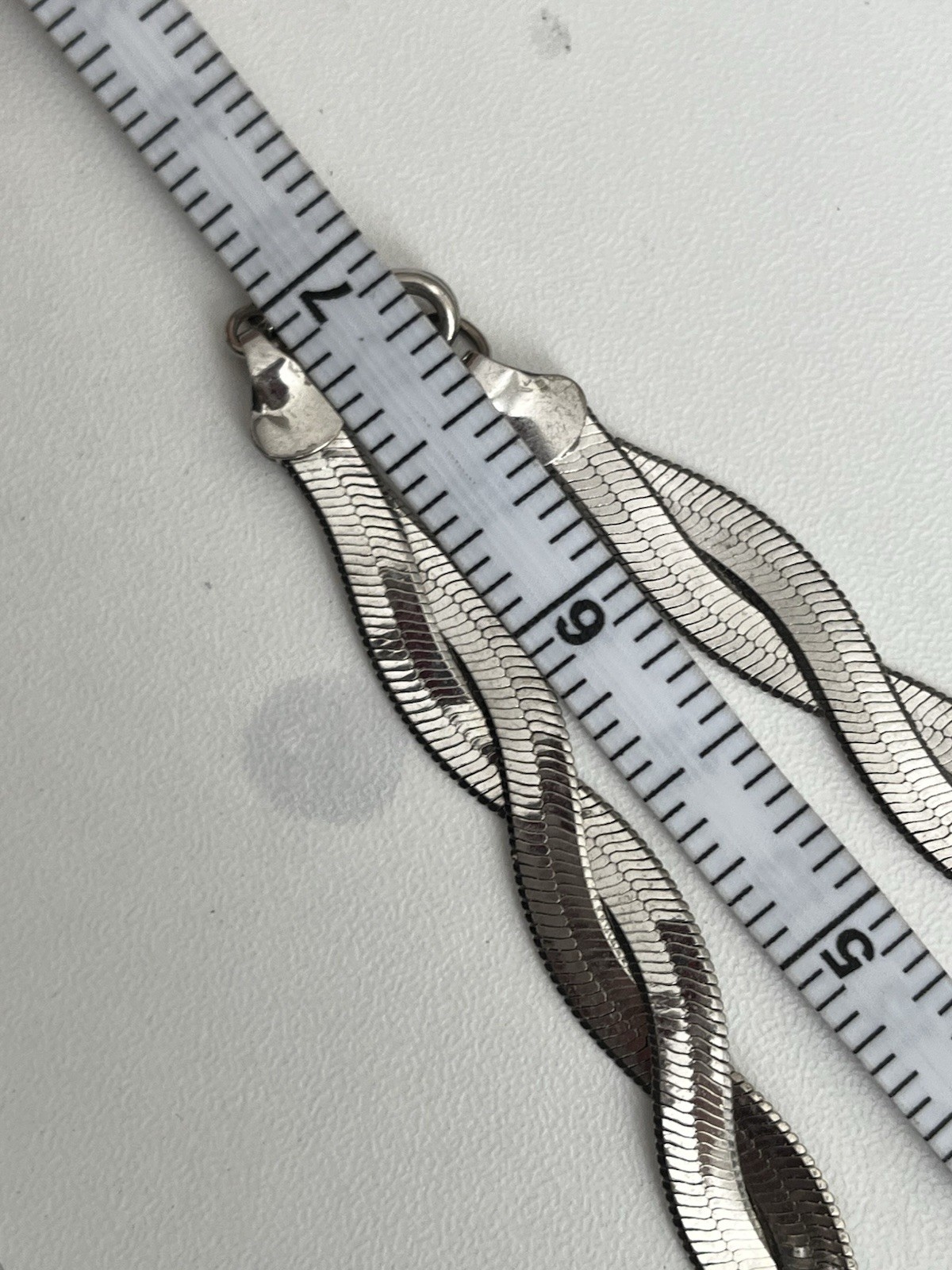 Avon Silver Tone Twisted Herringbone Necklace 16”