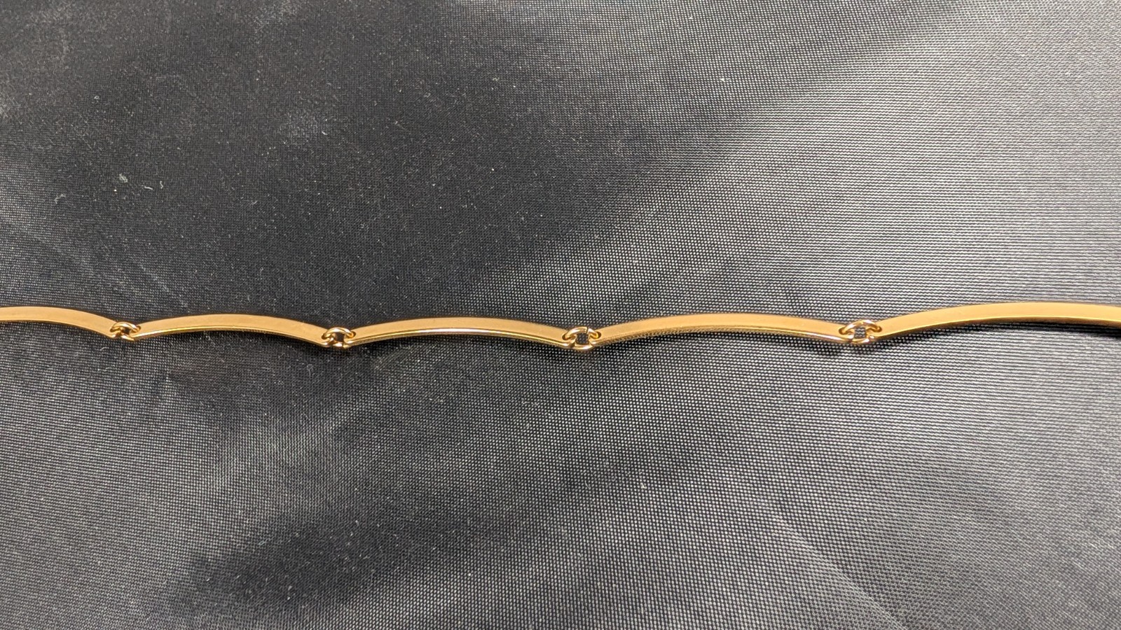 Gold Tone Bar Link Necklace Textured Center Minimalist 18in