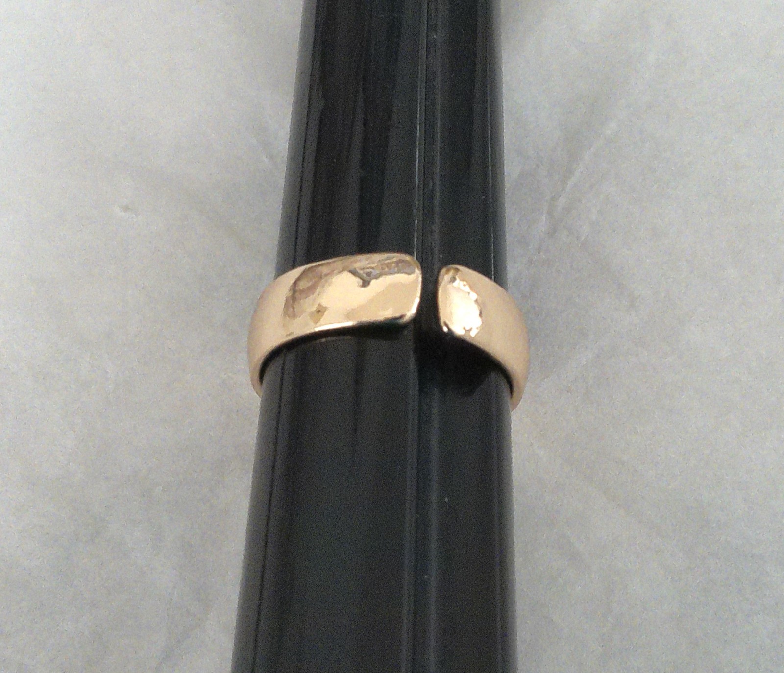 New Goldtone Polished Ring with Split Band and Adjustable Base Size 8.5