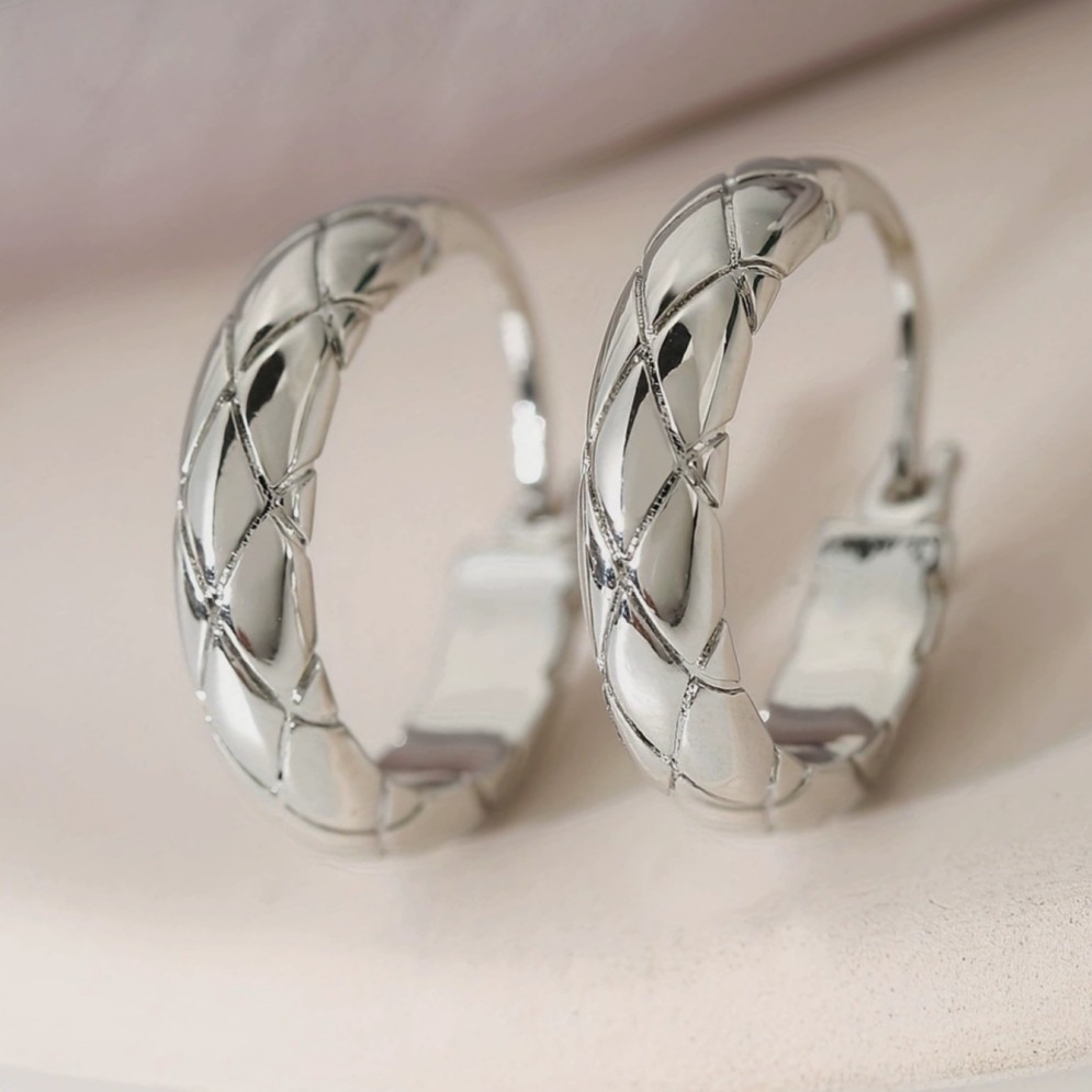 Minimally Rhombus Grid C-shaped Snap Style Silver Plated Hoop Earrings