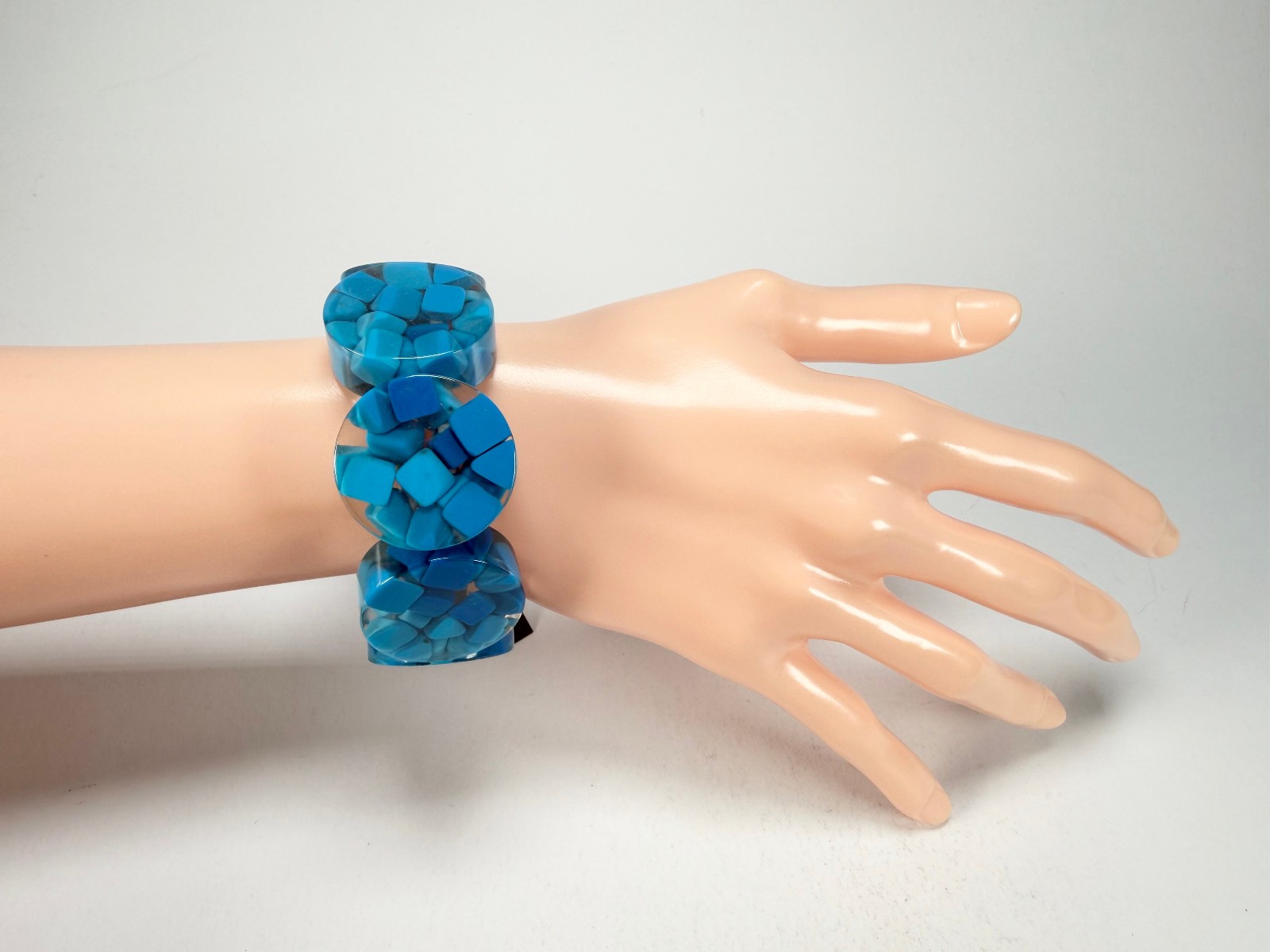 Marion Godart – Confetti “Cylindre” Blue Mix Elasticated Cylinder Resin Bracelet