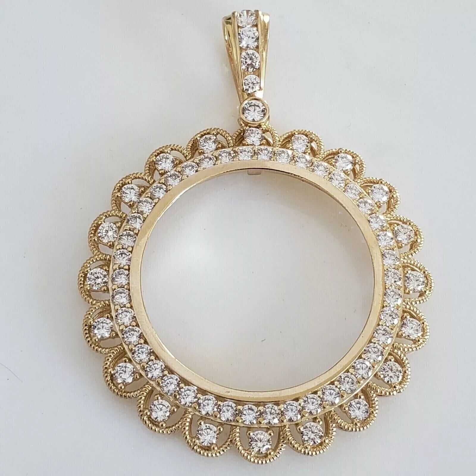 Women’s Beauty Pendant 2Ct Round Cut Simulated Diamond In 14K Yellow Gold Plated