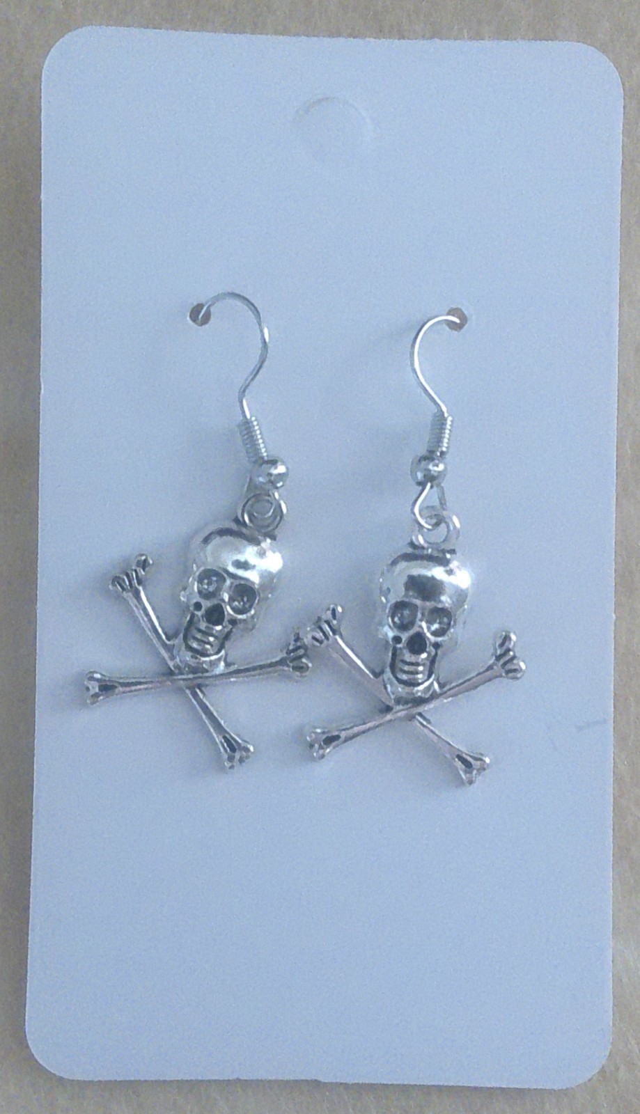New Silvertone Skull and Crossbones Earrings Halloween Everyday Fun