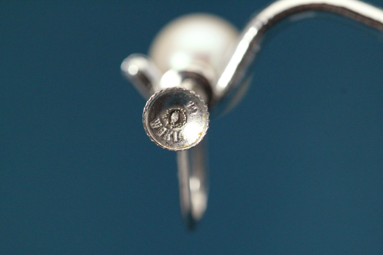 14k White Gold Vintage 7.5 mm Pearl Screw Back Earrings 2.4 Grams (EAR5438)
