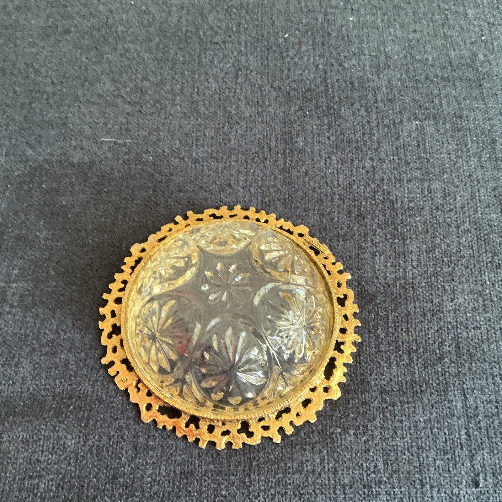 Round Gold-Tone Filigree Brooch Pin Clear Glass Etched Floral Center