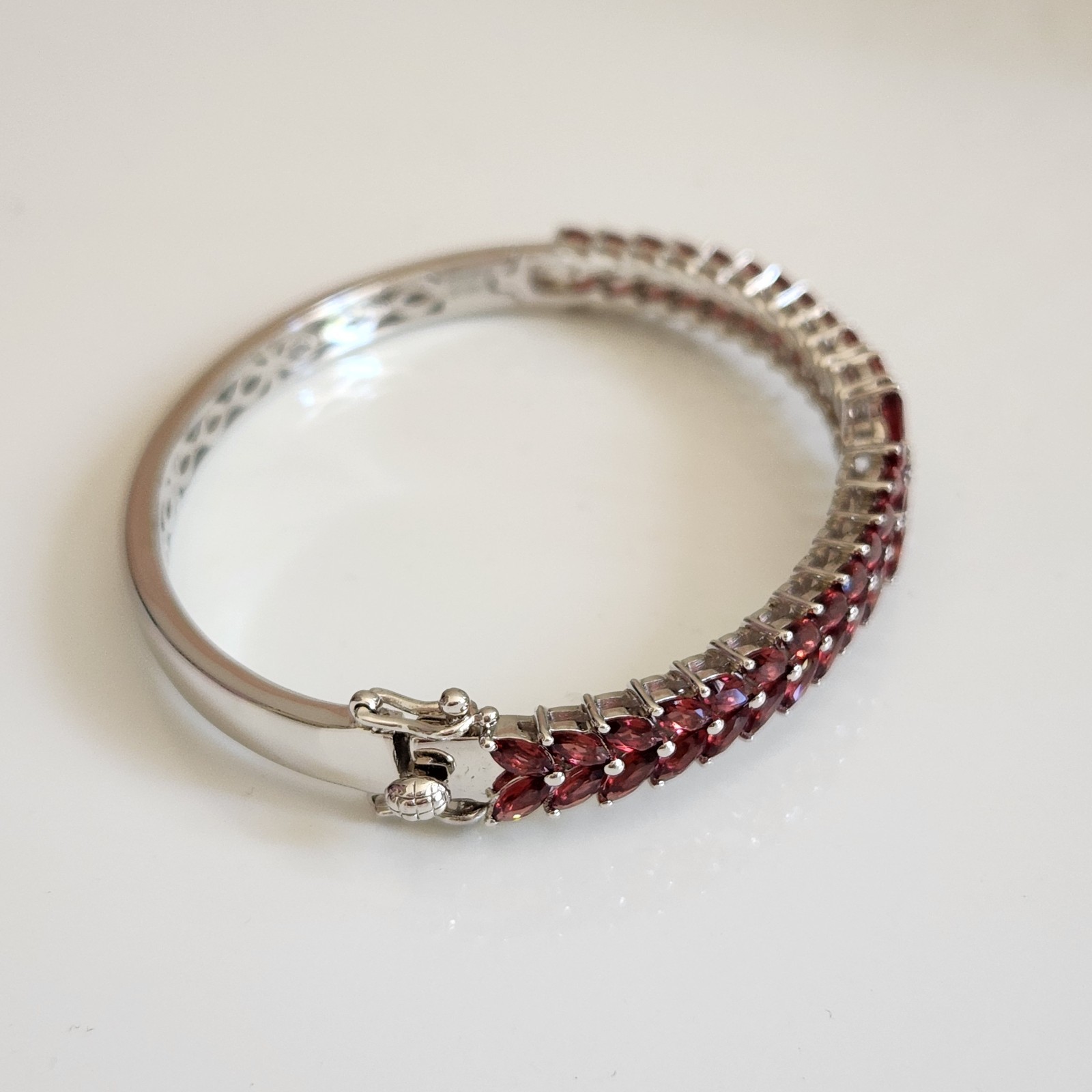 Rajasthan Garnet Oval Bangle with Mozambique Garnet in Sterling Silver 10.58cts
