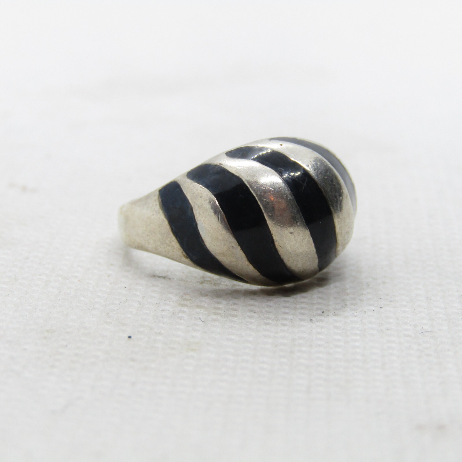 Sterling Silver 925 Black Enamel Dome Ring Size 6.5 K6813