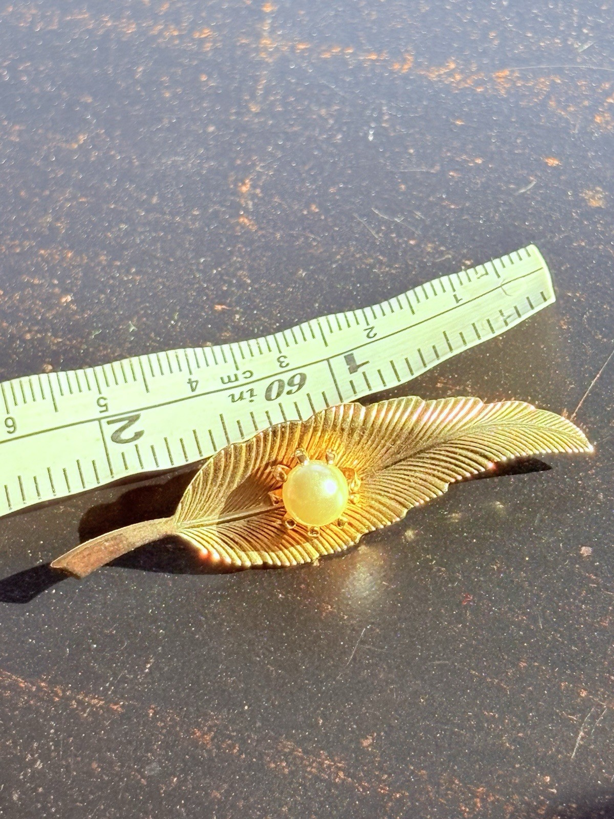 Gold Tone Metal Feather Brooch Pin 2.4in White Round Pearl Nature Theme