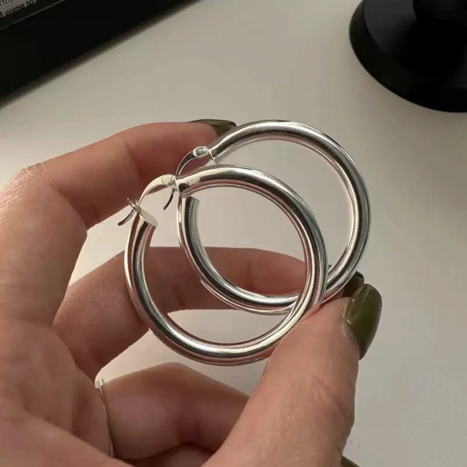 Womens 925 Silver Plated Elegant Round Shaped Pierced Hoop Earrings C24