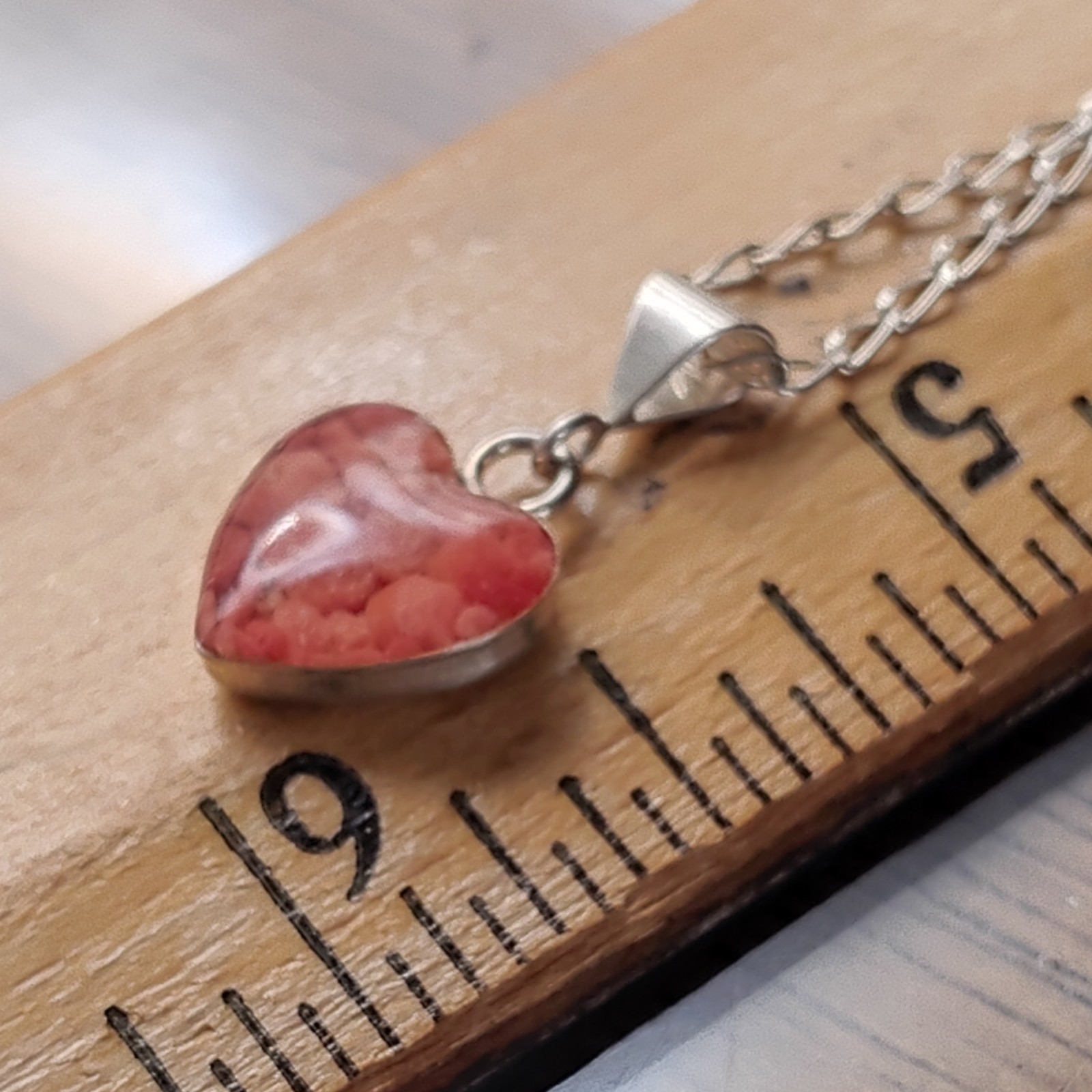 Sterling Silver Polished Stone Pendant On Mexican 18in Link Chain.