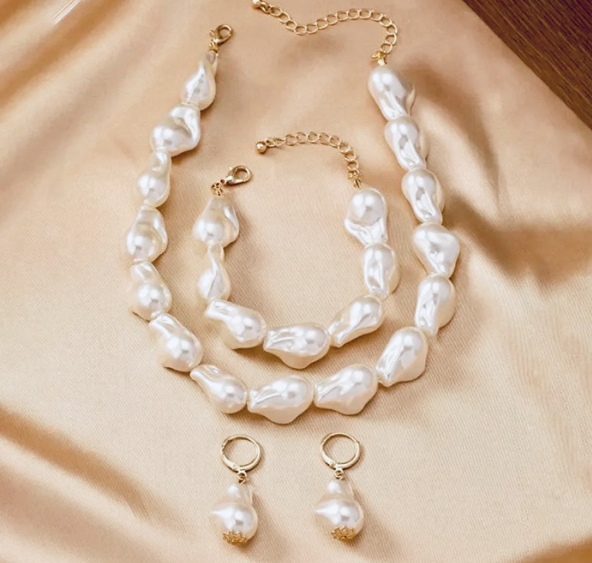 Freshwater Imitation Baroque Pearl Necklace and Earring Set – White