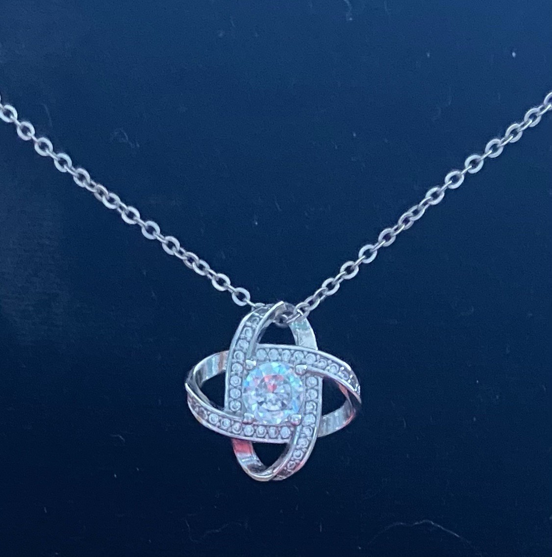 ❤️LOVE KNOT Pendant On 20” Chain ❤️