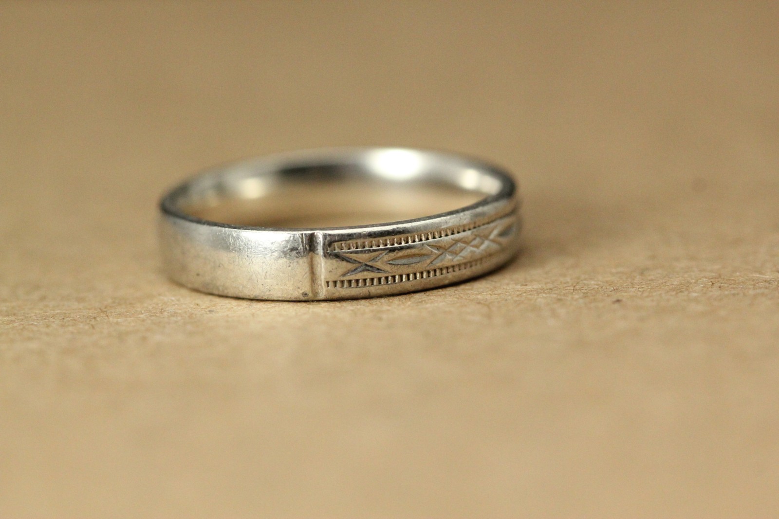 925 Sterling Silver Diamond Cut Size 7 Ring 2.9 Grams (RIN9636)