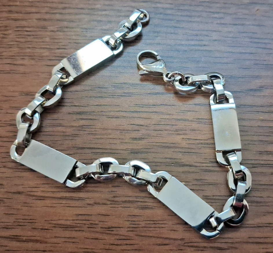 8.25″ Chisel Men’s Stainless Steel Polished Station Link Bracelet NWOT