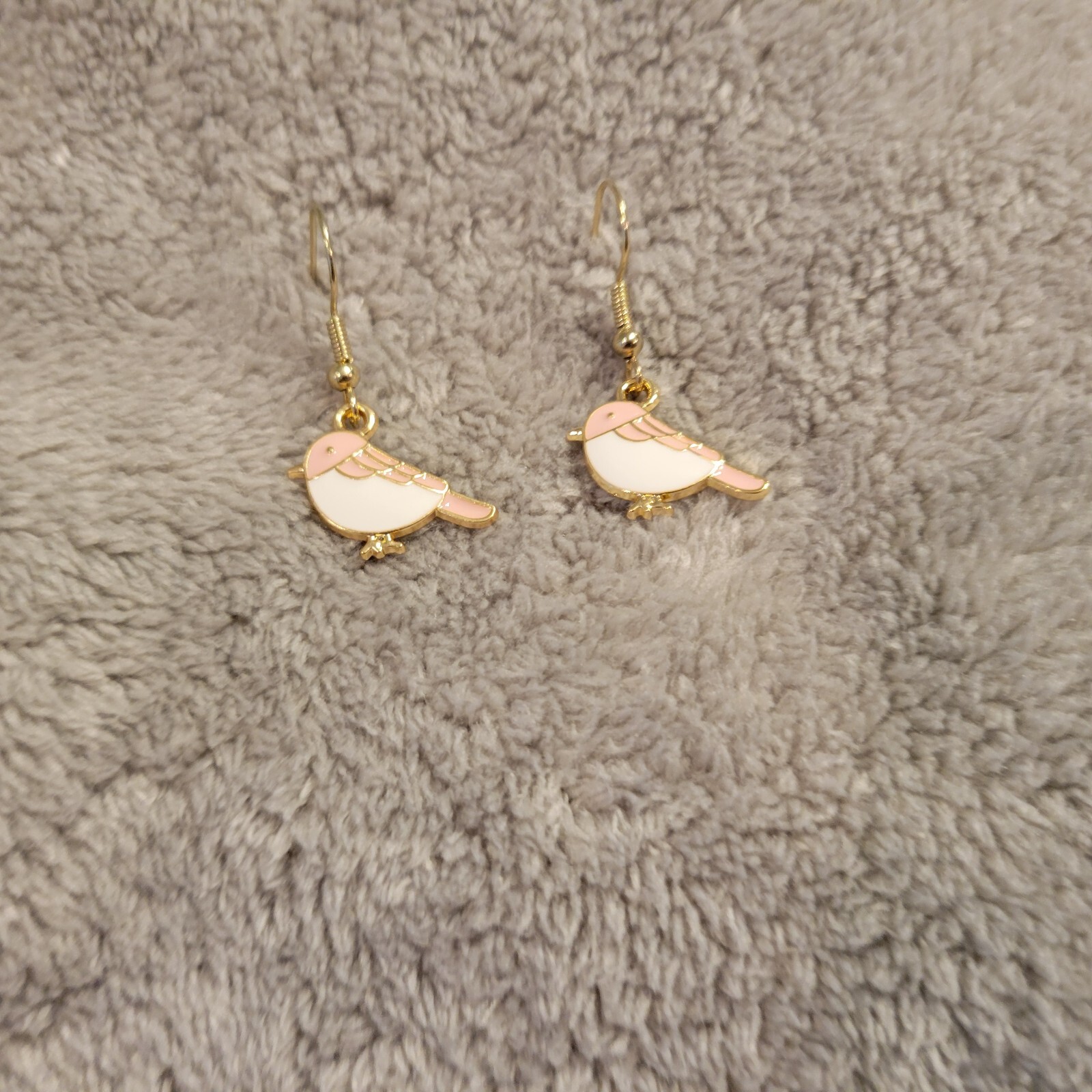 Birds #1 Womens Earrings One Pair Pink Hanging Dangle Aluminum Alloy Gold Tone