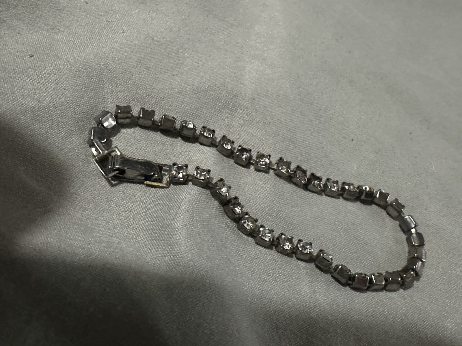 Vintage Silver Tone Clear Rhinestone Tennis Bracelet Bar Link Prong Clasp