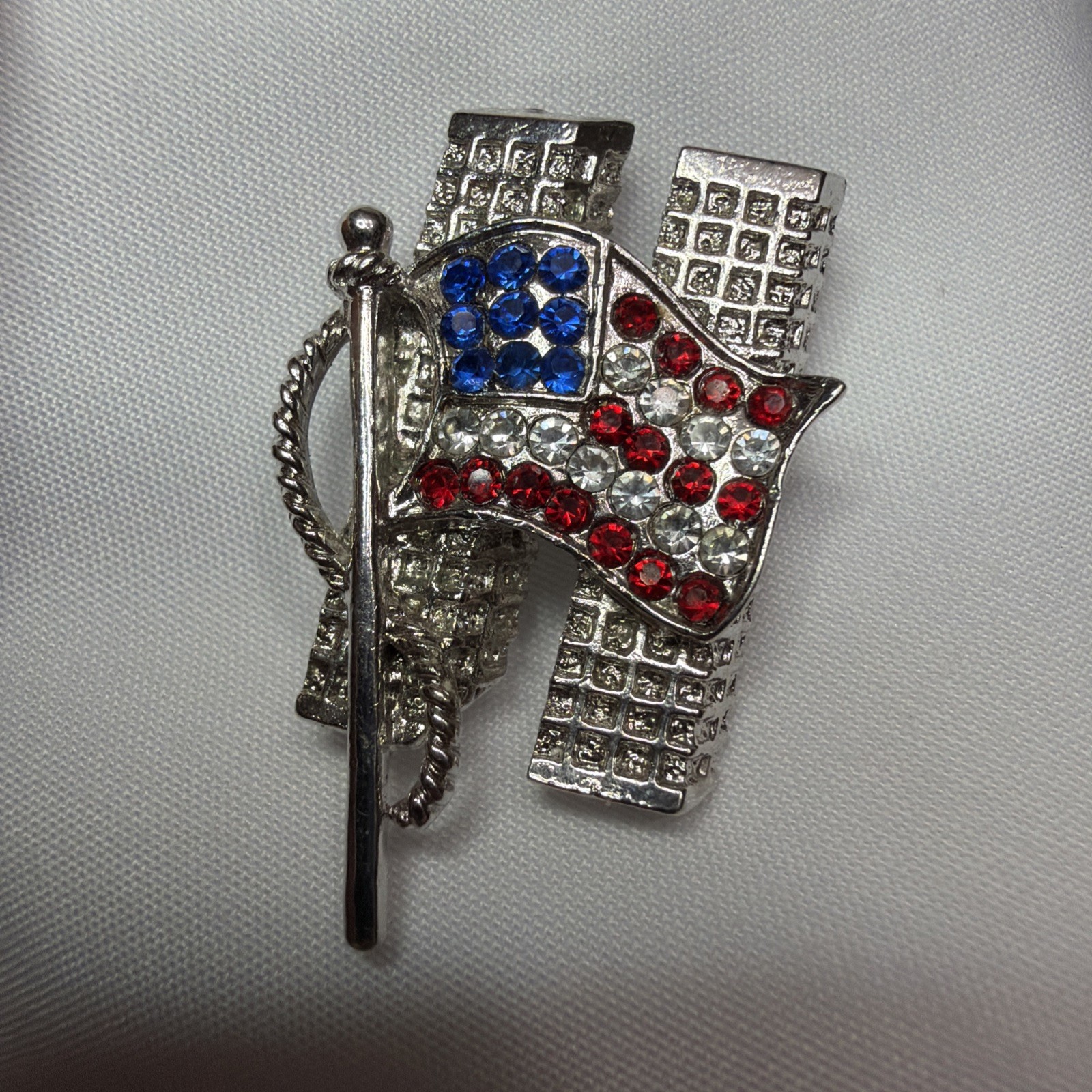 9/11 Commemorative Twin Towers USA American Flag Pin Brooch Patriotic July 4th