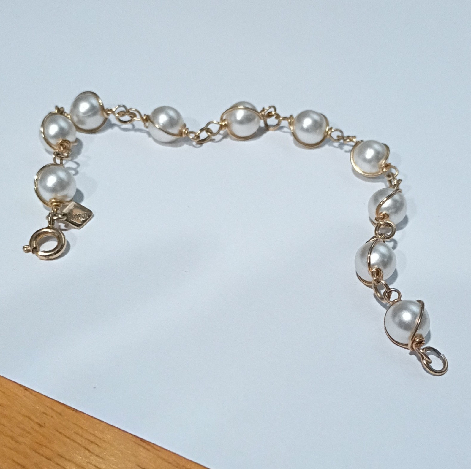 Gold Tone Cable Chain Bracelet w/ White Round Imitation Pearls, 7in