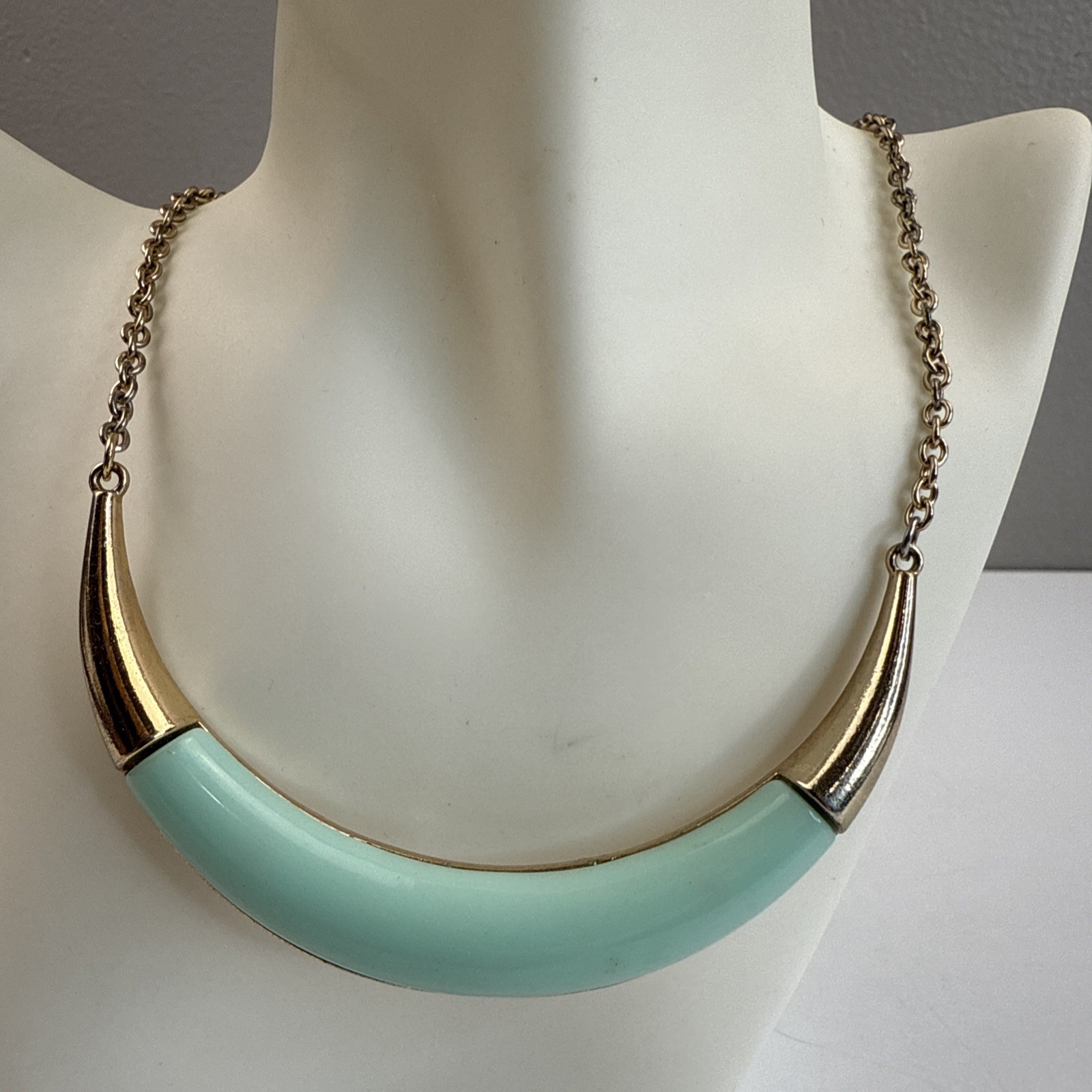 Women’s Mint Green Gold Tone Curved Bar Statement Fashion Necklace 19-22″ Chain