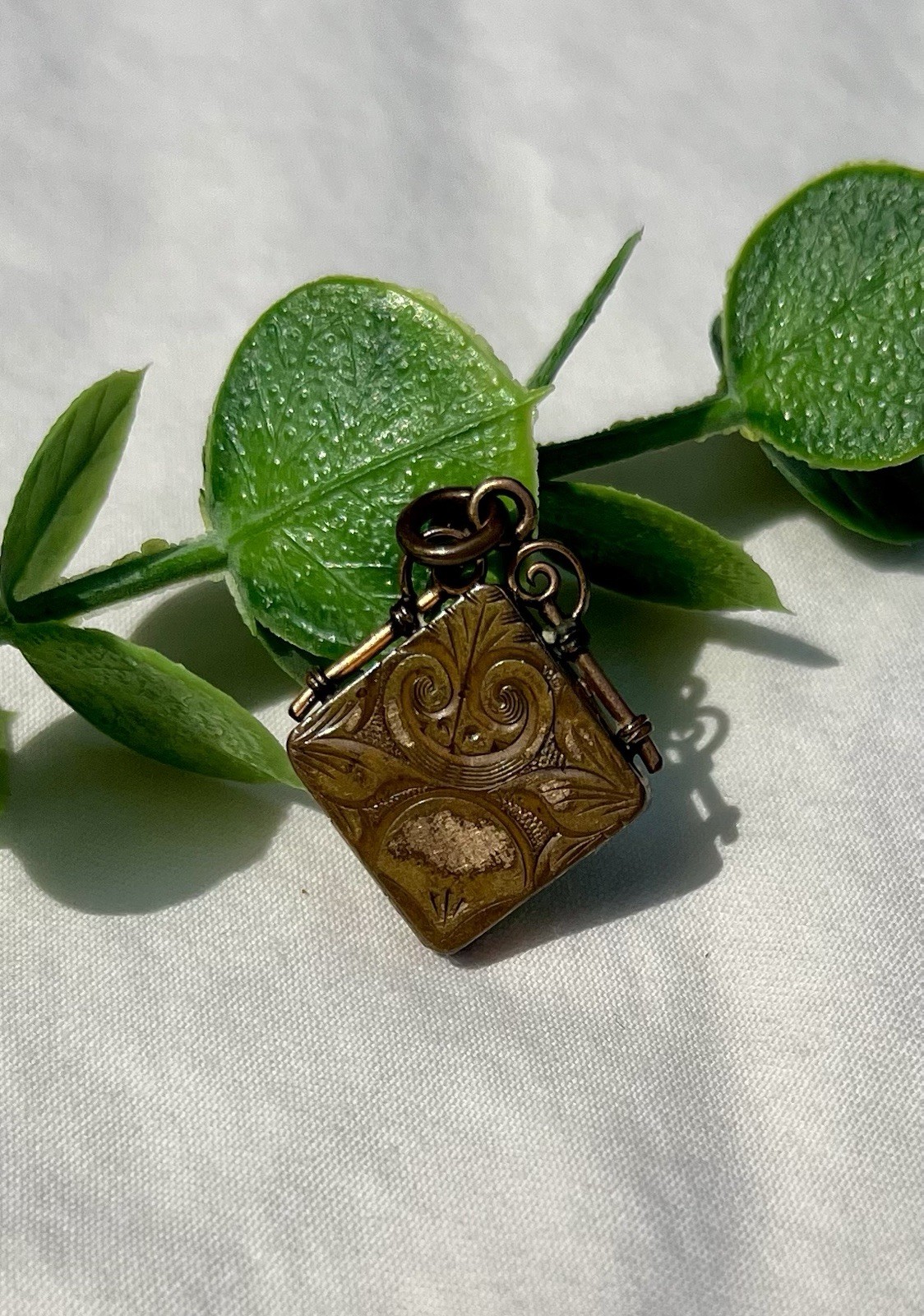 Vintage S.K. Merrill & Company (SKM CO)Victorian 1900’s locket pendant gold tone