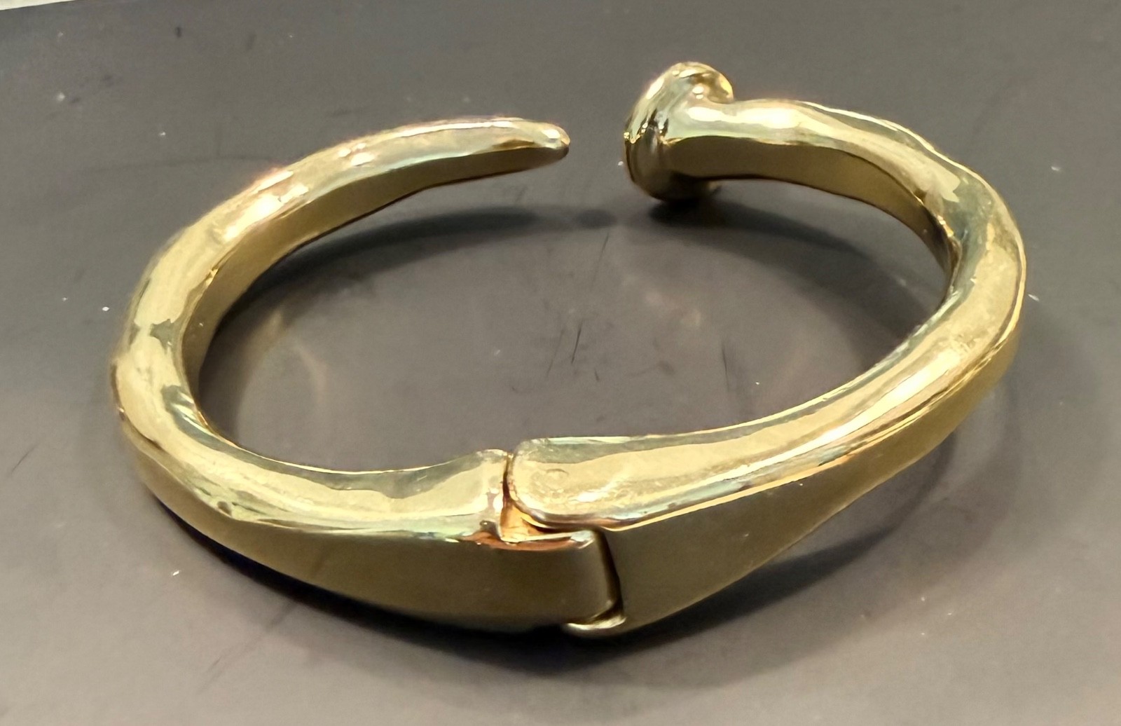 UNO de 50 gold plated nail shaped bracelet