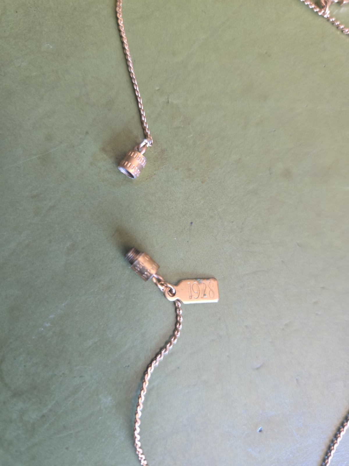 VTG “1928” Pendant & 18″ Chain Necklace Jewelry Flower Rose Gold & Silver Tone
