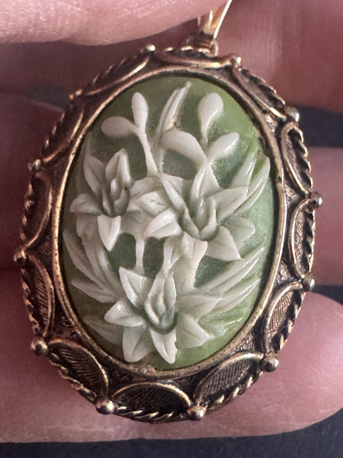 Vanda USA Perfume Locket Green with White Flowers Very Good Condition