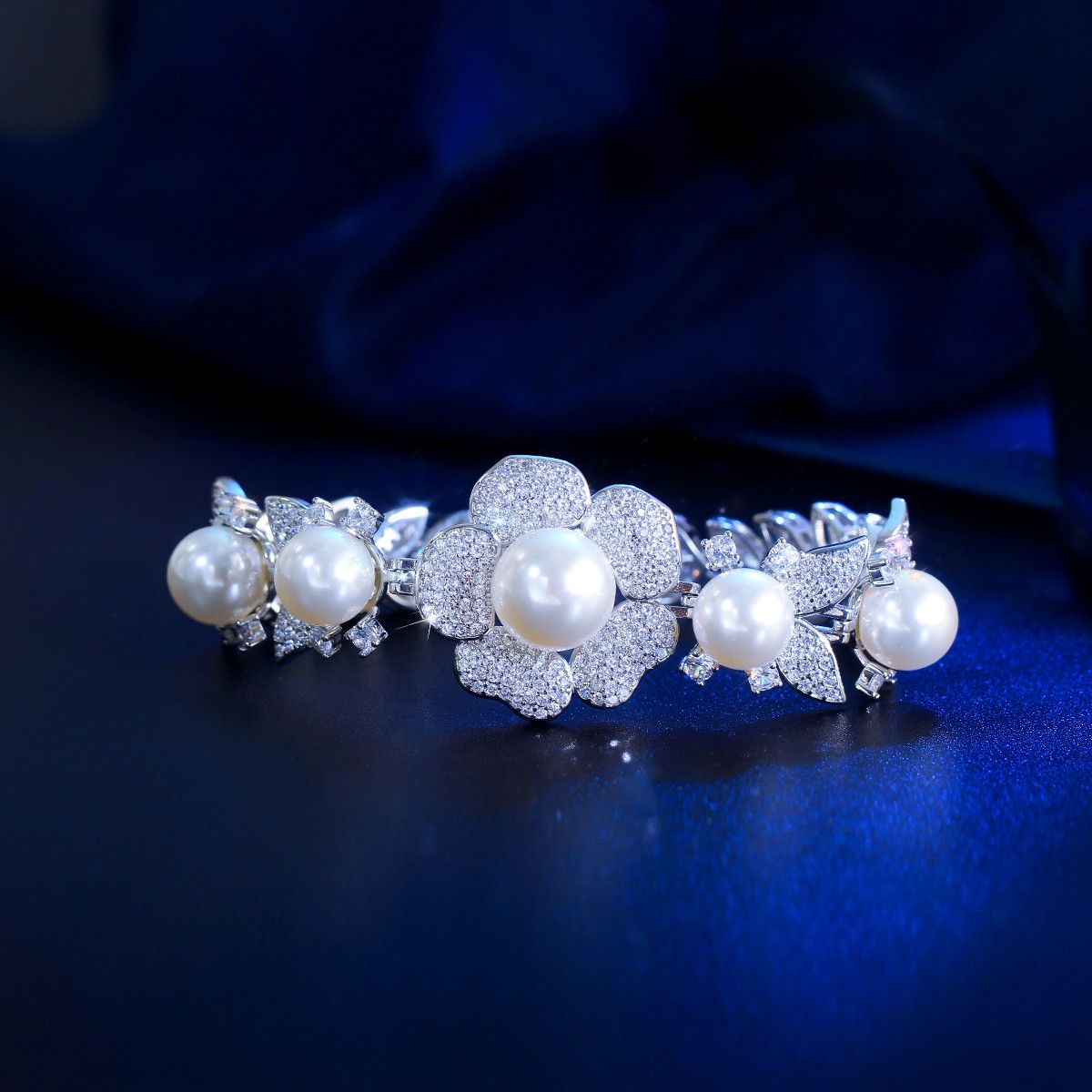 Women Fancy Silver Plated Cubic Zirconia Big Flower Pearl Wedding Bride Bracelet