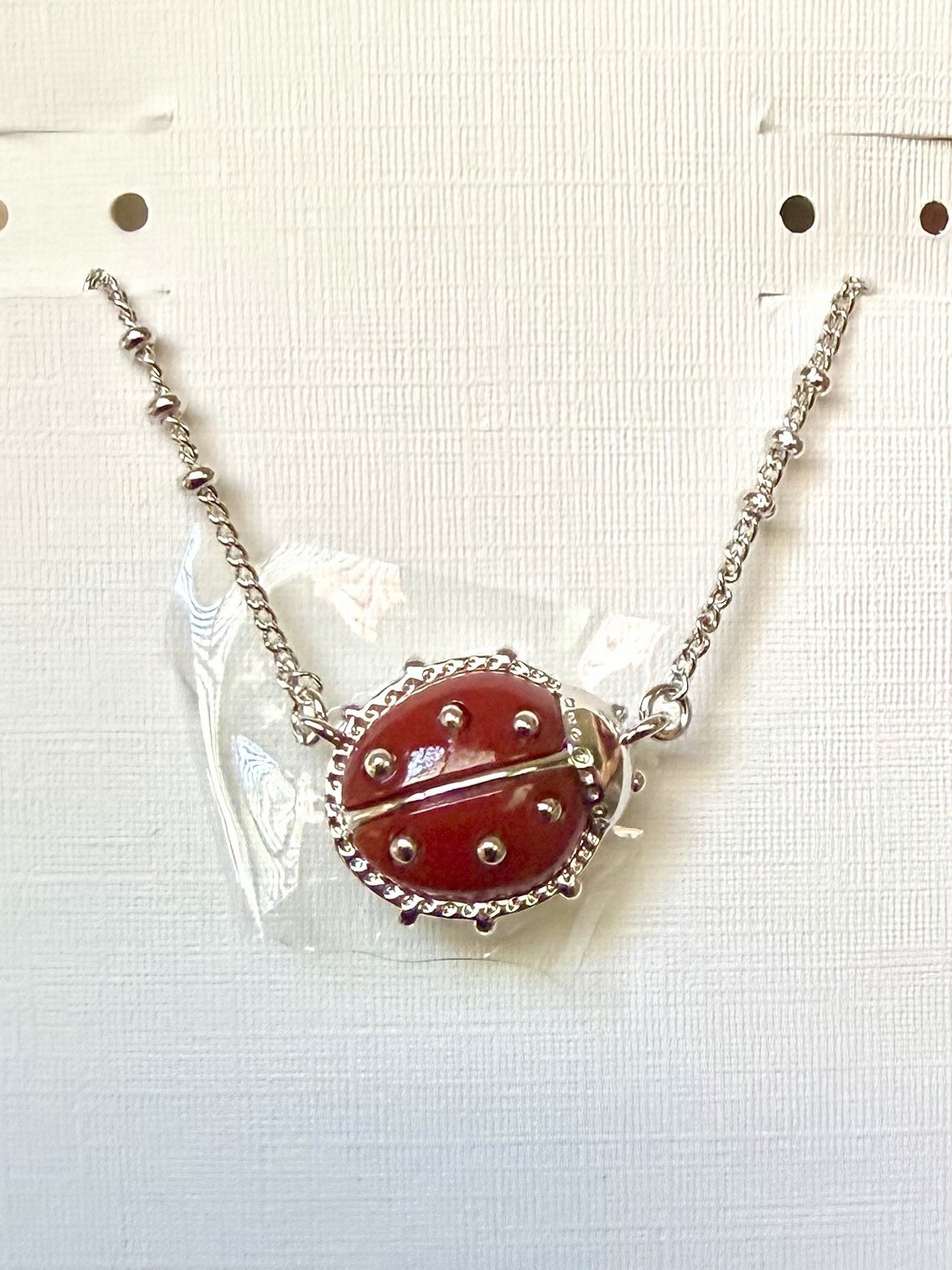 💚🐞NEW Kendra Scott 💚🐞”Sliver” Red Ladybug Short Pendant Necklace