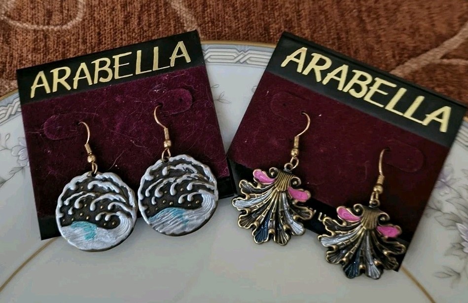 Vtg Set Of 2 Arabella Mermaidcore Ocean Wave Dangle Shell Earrings Made in USA