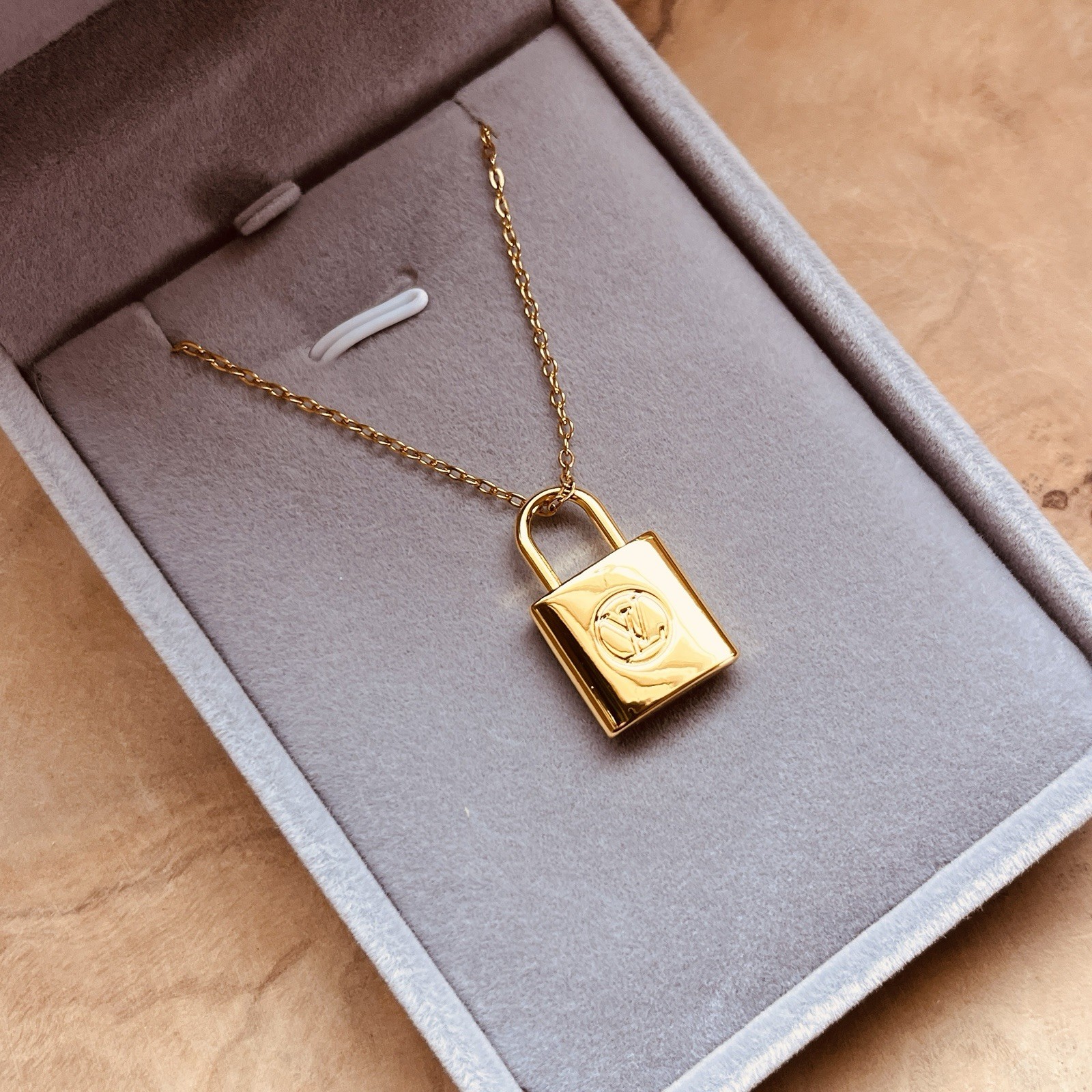 New Gold Tone Padlock Lock Charm Pendant Necklace 17” Chain w/ Gift Box