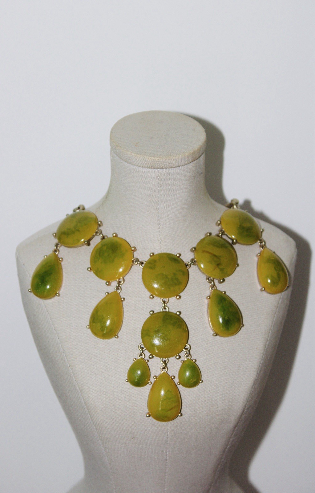 Vintage Ann Taylor Green Necklace Oval & Teardrop Bezel Cabochons Gold Tone