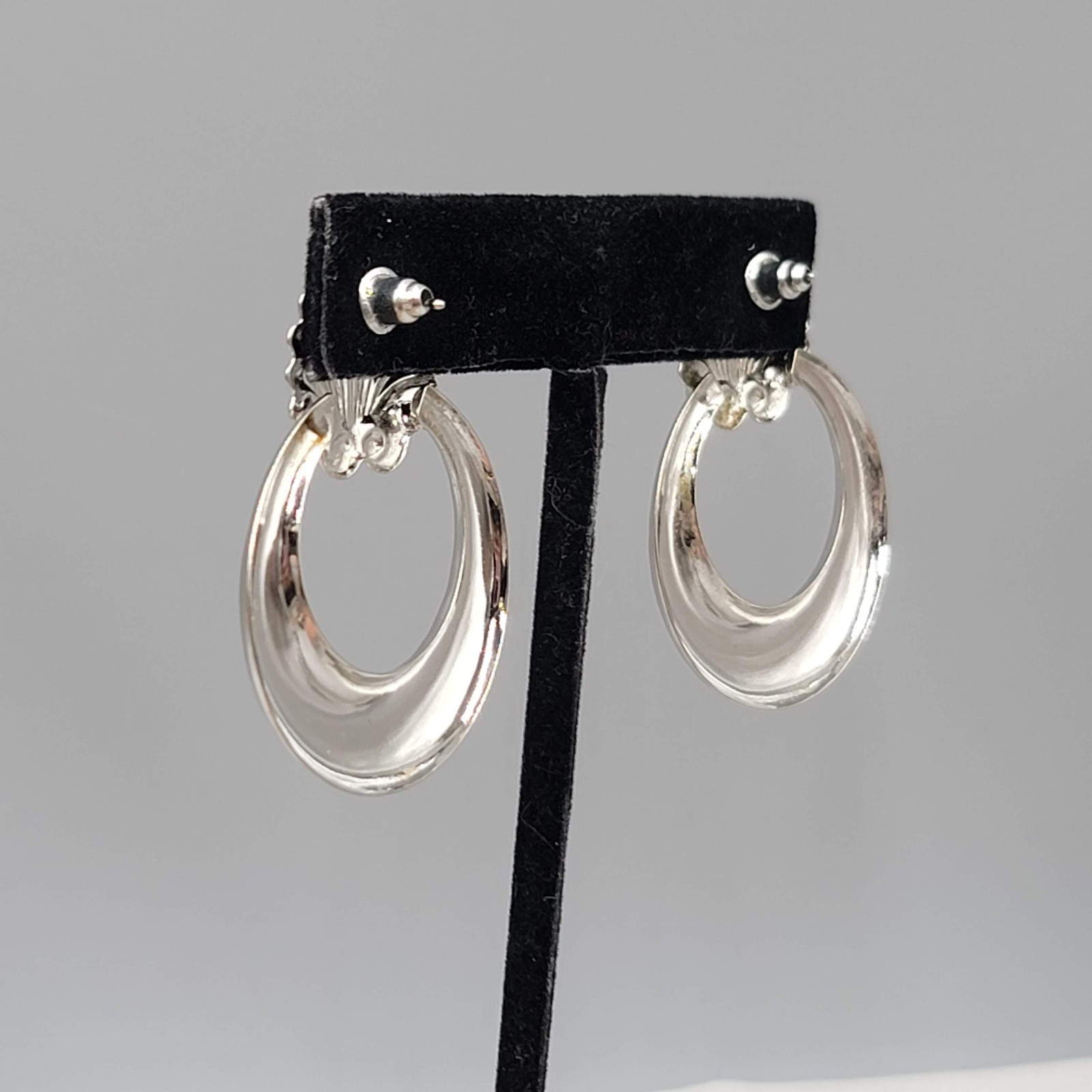 Metal Shell Door Knocker Pierced Earrings Silver tone Drop 1 5/8″